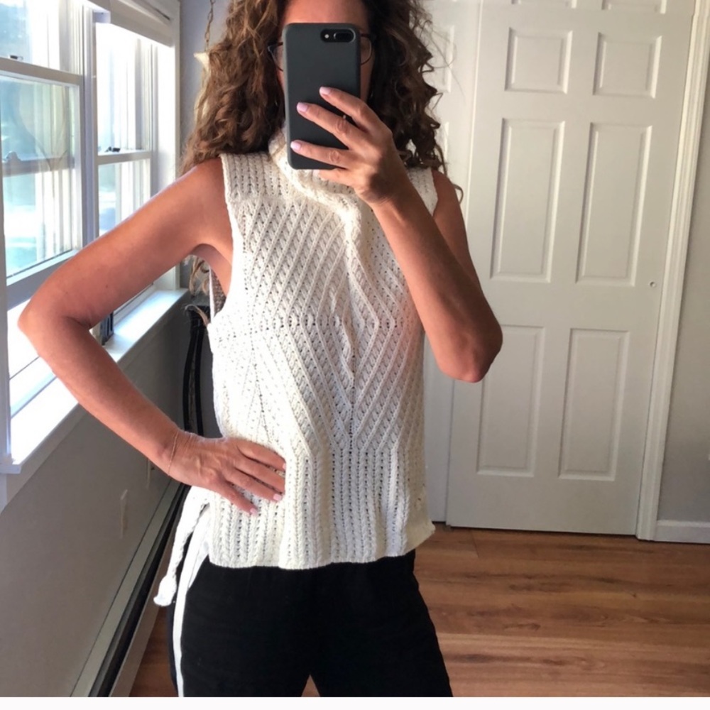 White knit  sweater tank